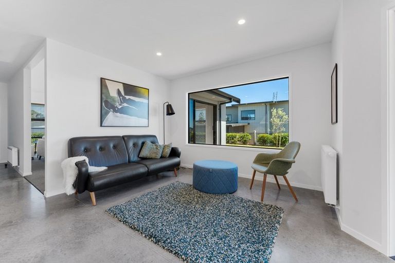 Photo of property in 18 Kotare Drive, Waiwhakaiho, New Plymouth, 4312