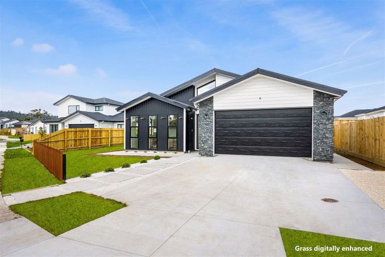 Photo of property in 9 Mcindoe Road, Kumeu, 0810