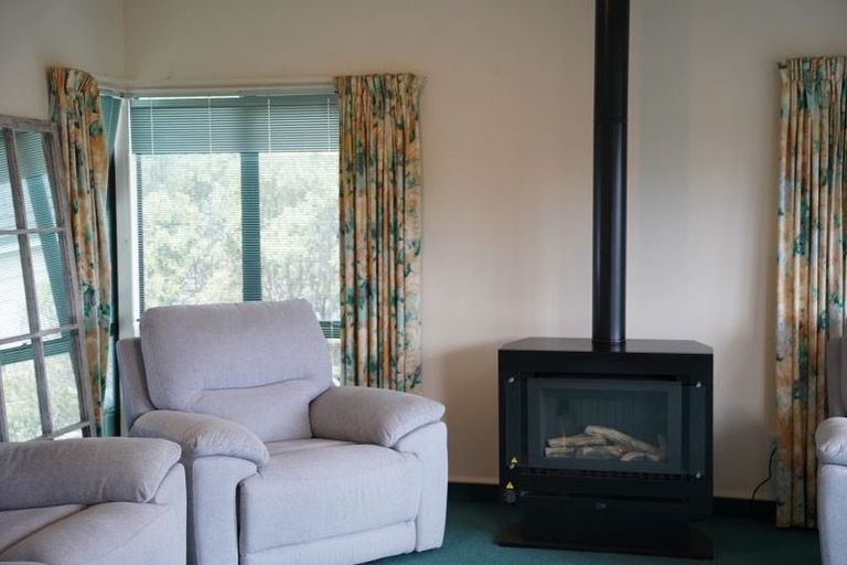 Photo of property in 31 Lanyon Place, Whitby, Porirua, 5024