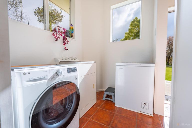 Photo of property in 60 Timaru Road, Waimate, 7924