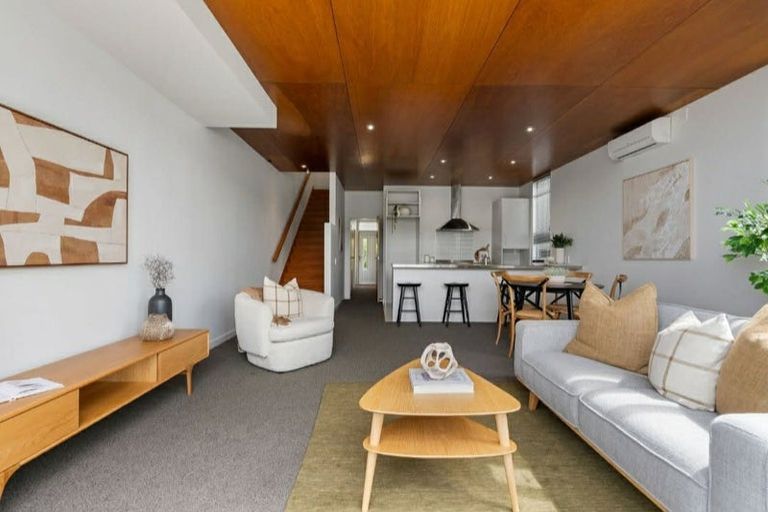 Photo of property in 12/3 Severn Street, Island Bay, Wellington, 6023