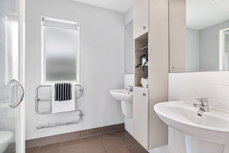 Photo of property in 26 Admirals Court Drive, Greenhithe, Auckland, 0632