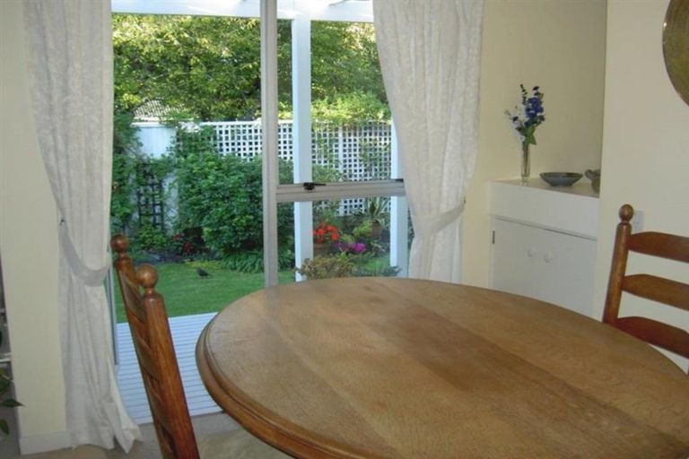 Photo of property in 2/20 Russell Street, Stanley Point, Auckland, 0624