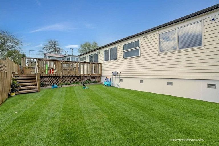 Photo of property in 103e Woodglen Road, Glen Eden, Auckland, 0602