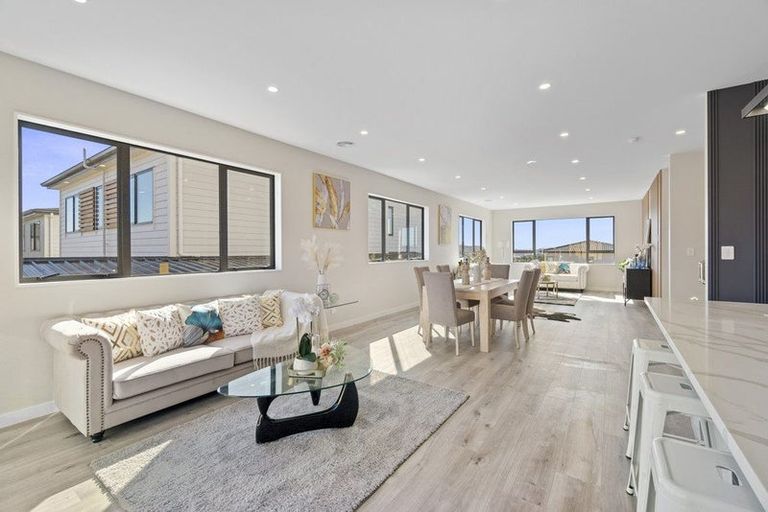 Photo of property in 14 Glann Lane, Flat Bush, 2019