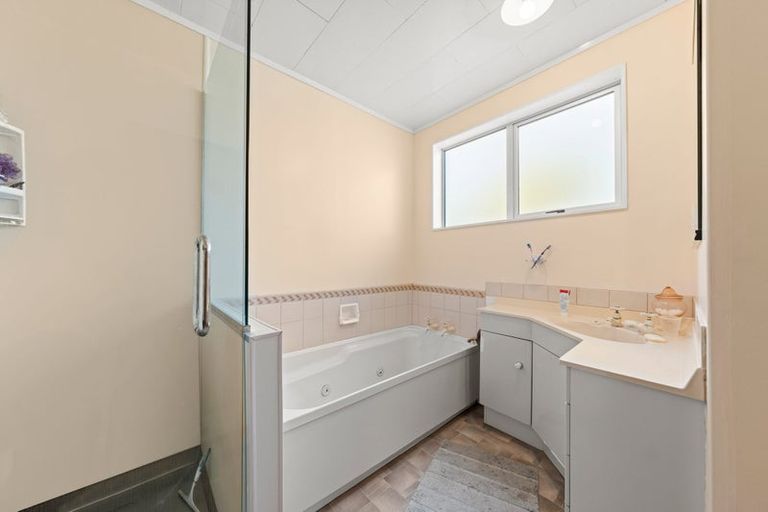 Photo of property in 14a Truby King Street, Merrilands, New Plymouth, 4312