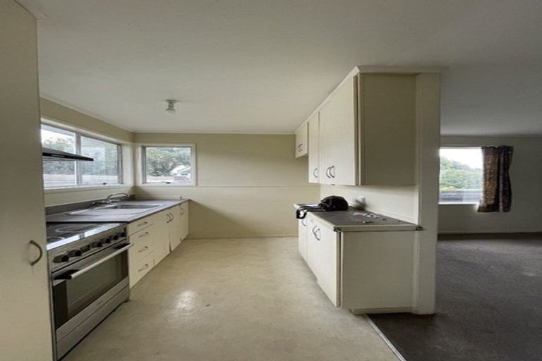 Photo of property in 28 Hinton Place, Weymouth, Auckland, 2103