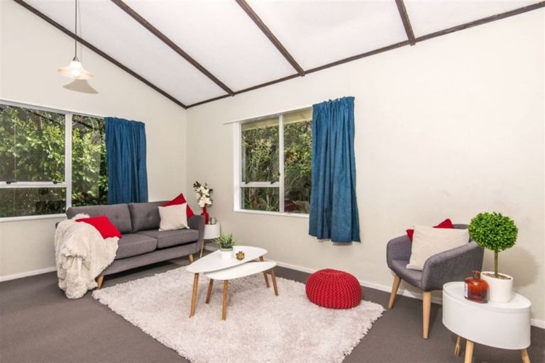 Photo of property in 19b Colchester Crescent, Newlands, Wellington, 6037