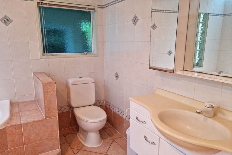 Photo of property in 2/837 Beach Road, Browns Bay, Auckland, 0630