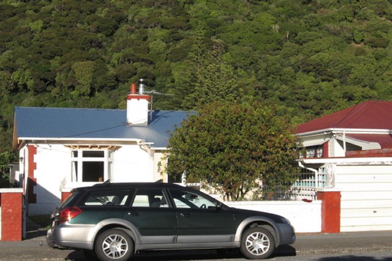 Photo of property in 65 Oroua Street, Eastbourne, Lower Hutt, 5013