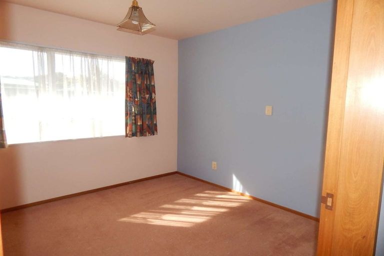 Photo of property in 75 Totara Crescent, Woburn, Lower Hutt, 5011