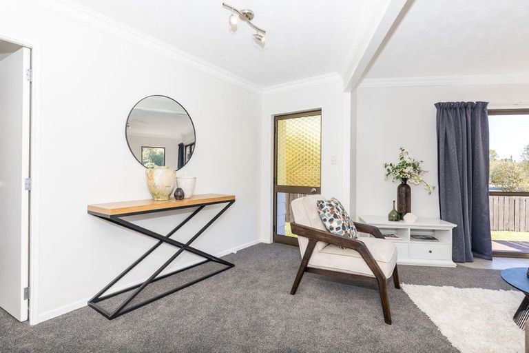 Photo of property in 33 Gilbass Avenue, Hamilton Lake, Hamilton, 3204