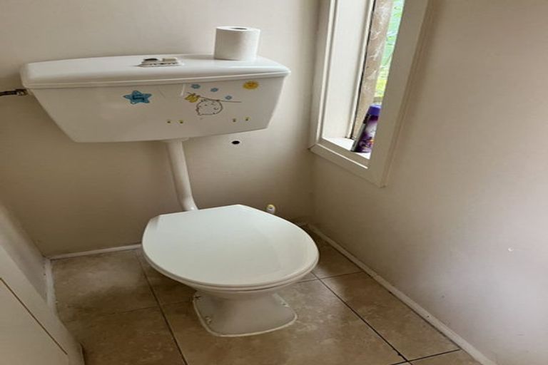 Photo of property in 37 Sunset Road, Totara Vale, Auckland, 0632