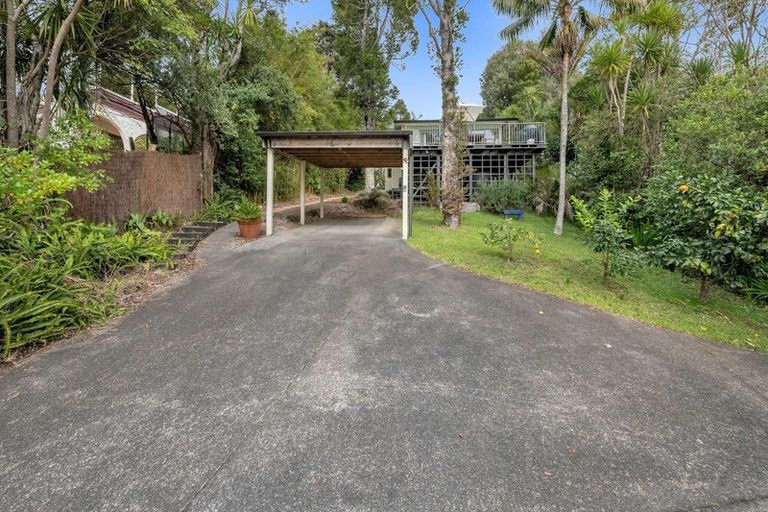 Photo of property in 11 Opou Road, Titirangi, Auckland, 0604