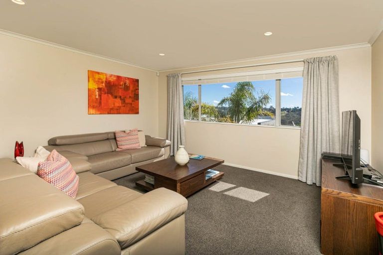 Photo of property in 13 Rangi Avenue, Schnapper Rock, Auckland, 0632