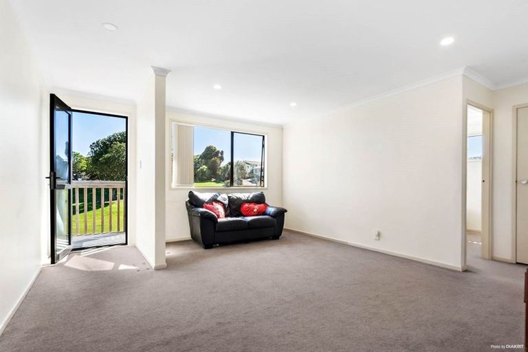 Photo of property in 15 Aronia Way, Goodwood Heights, Auckland, 2105