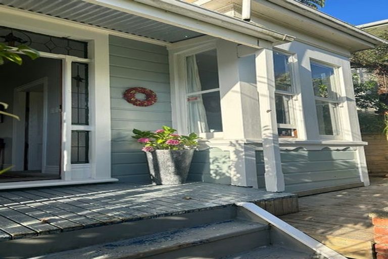 Photo of property in 10 Garfield Street, Brooklyn, Wellington, 6021