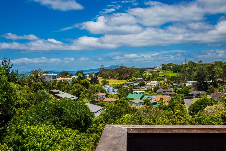 Photo of property in 6 Gannet Point, Rothesay Bay, Auckland, 0630