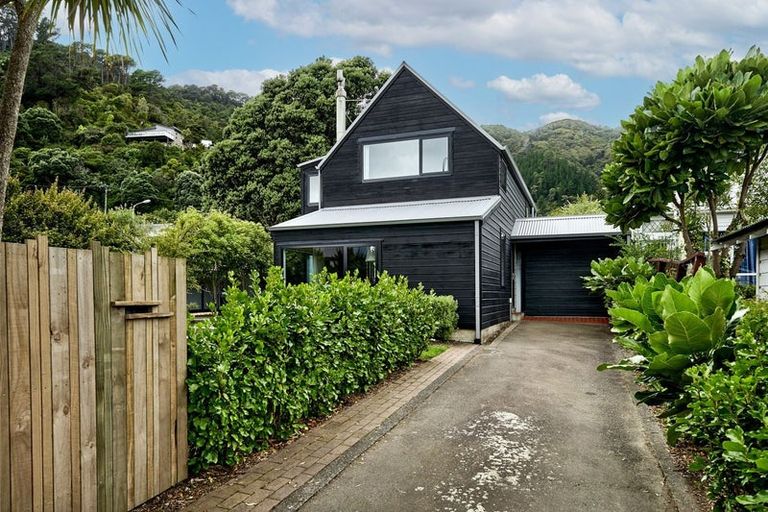 Photo of property in 85 Muritai Road, Eastbourne, Lower Hutt, 5013