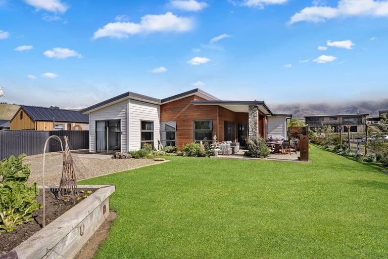 Photo of property in 54 Stratford Drive, Mount Pisa, Cromwell, 9383