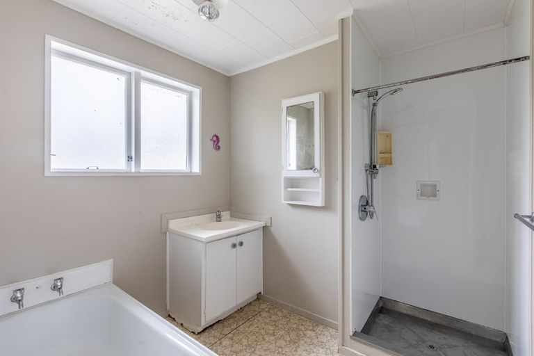 Photo of property in Ex Awariki School, 667 Mangahei Road, Te Uri, Dannevirke, 4973