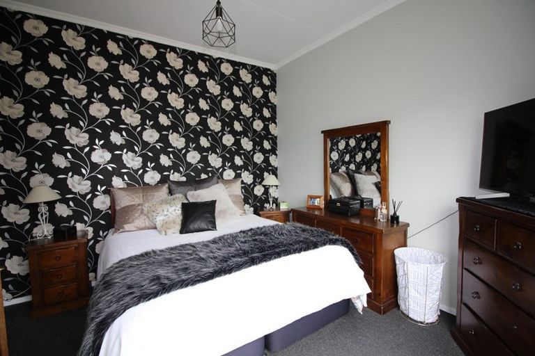 Photo of property in 13 Windsor Street, Dannevirke, 4930