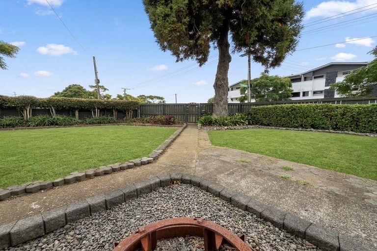Photo of property in 33a Gloucester Road, Manurewa, Auckland, 2102