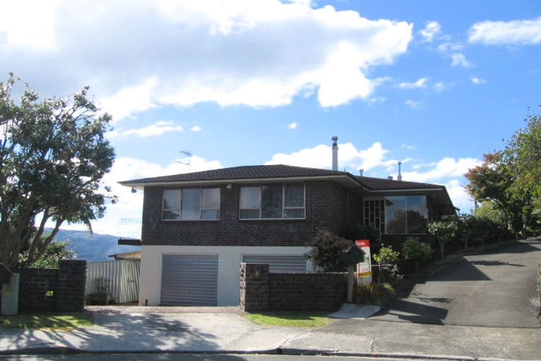 Photo of property in 8 Kenilworth Grove, Silverstream, Upper Hutt, 5019