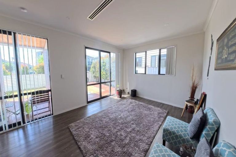 Photo of property in 11 Pihoihoi Place, Hobsonville, Auckland, 0616