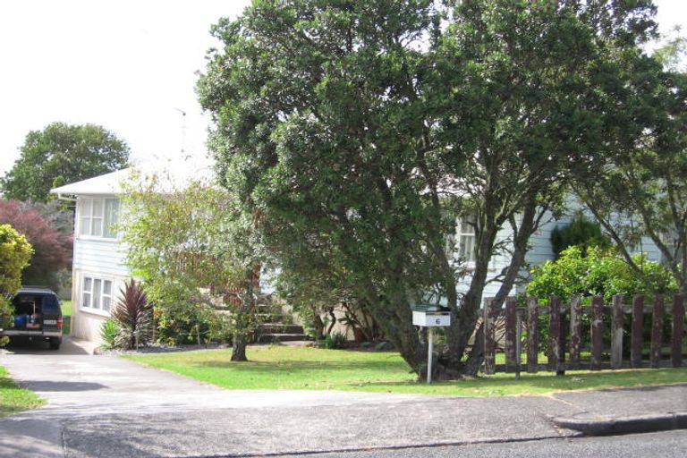 Photo of property in 6 Lex Avenue, Green Bay, Auckland, 0604