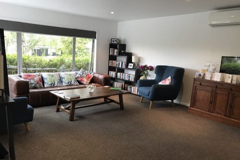 Photo of property in 37 Ramillies Place, Glenfield, Auckland, 0629