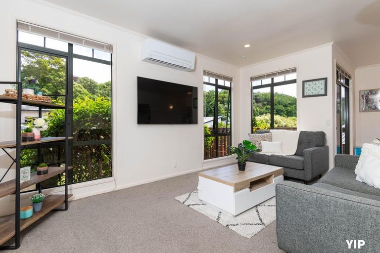Photo of property in 16 Wantwood Grove, Churton Park, Wellington, 6037