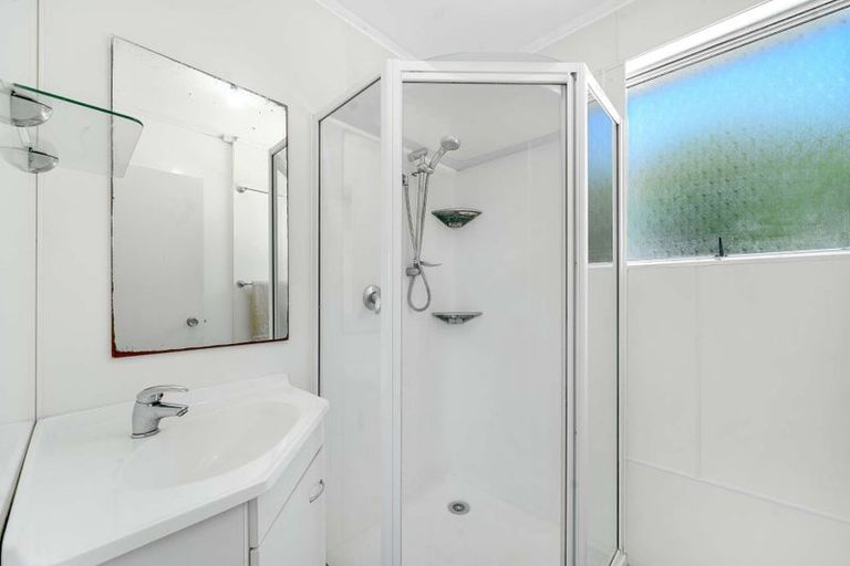 Photo of property in 10 Glucina Place, Glen Eden, Auckland, 0602