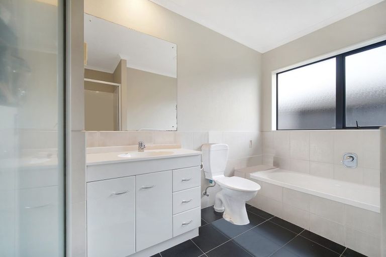 Photo of property in 33 Fergy Crescent, Wattle Downs, Auckland, 2103