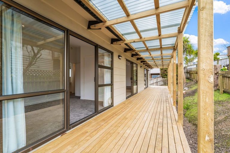 Photo of property in 52a D'oyly Drive, Stanmore Bay, Whangaparaoa, 0932