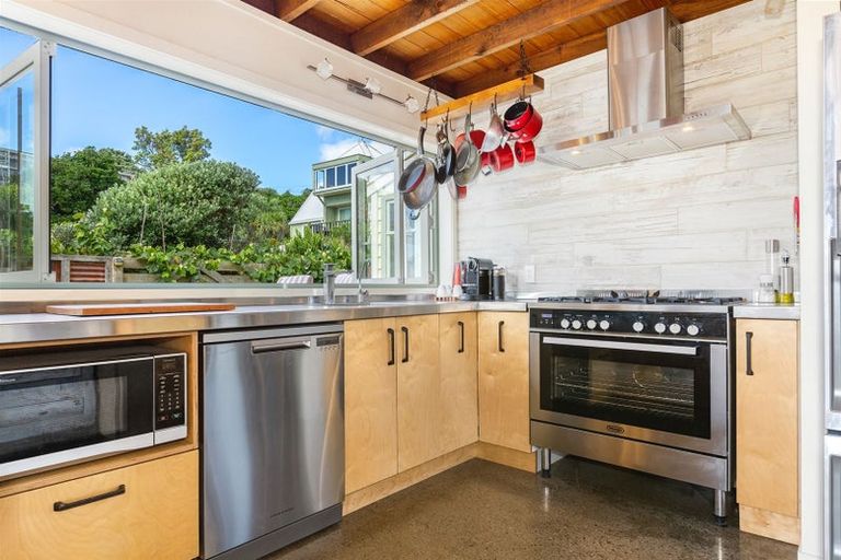 Photo of property in 81 Wellington Road, Paekakariki, 5034