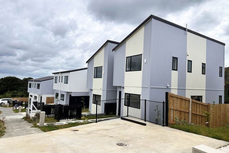 Photo of property in 49b Crestview Rise, Papakura, 2110