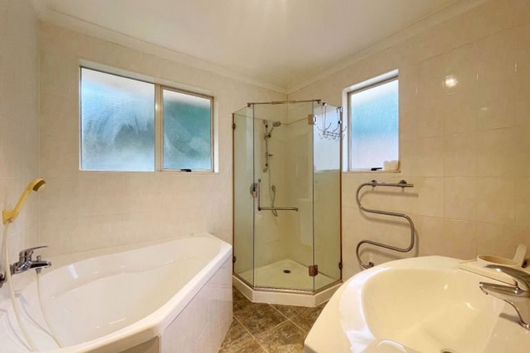 Photo of property in 13 View Road, Papakura, 2110