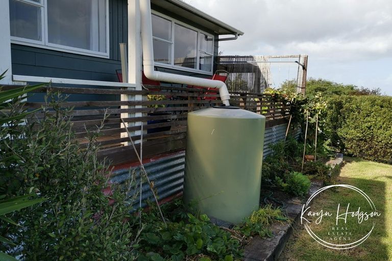 Photo of property in 9 Whaka Street, Maungaturoto, 0520