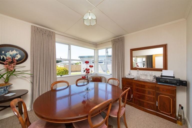 Photo of property in 16 Ilford Place, Awapuni, Palmerston North, 4412