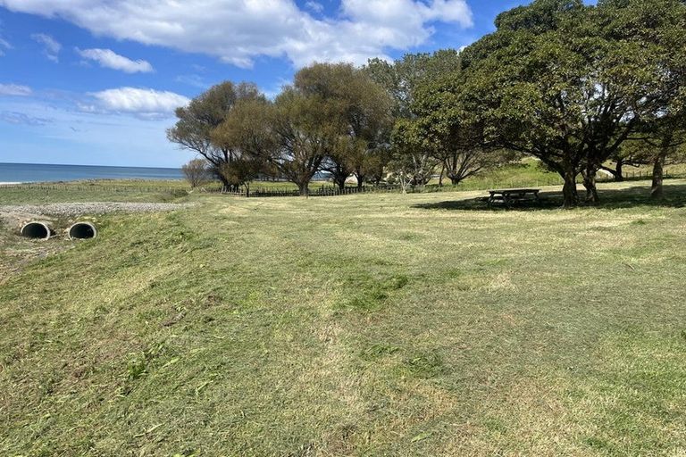 Photo of property in 1447 Anaura Road, Anaura Bay, Tokomaru Bay, 4079