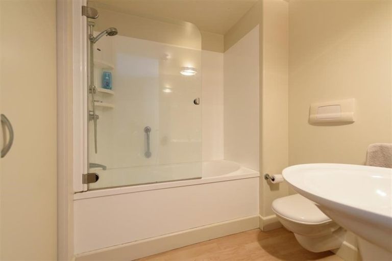 Photo of property in Shelley Bay Terraces, 21/61 Maupuia Road, Maupuia, Wellington, 6022