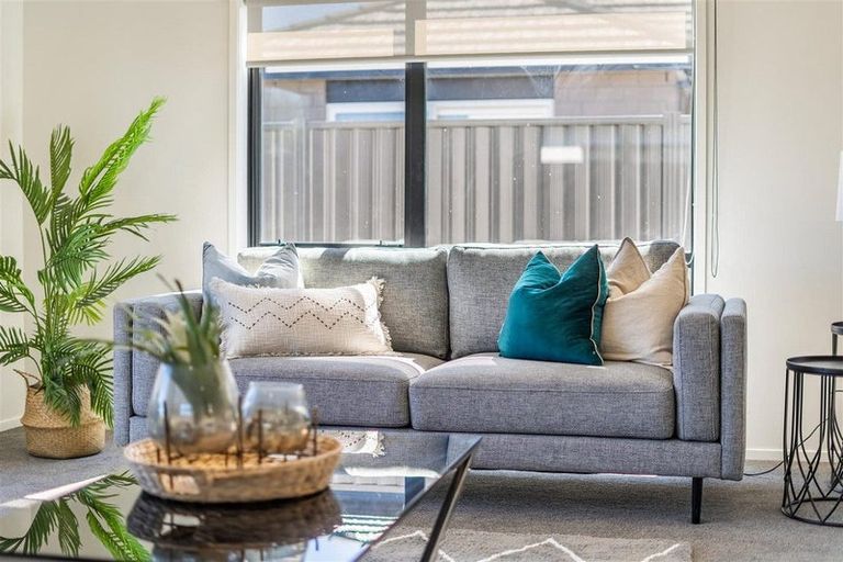 Photo of property in 34 Te Kaeaea Crescent, Wallaceville, Upper Hutt, 5018