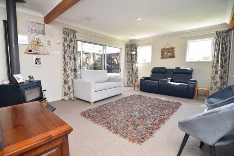 Photo of property in 65 Victoria Street, Carterton, 5713