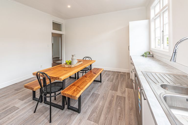 Photo of property in 2 Alma Road, Gonville, Whanganui, 4501