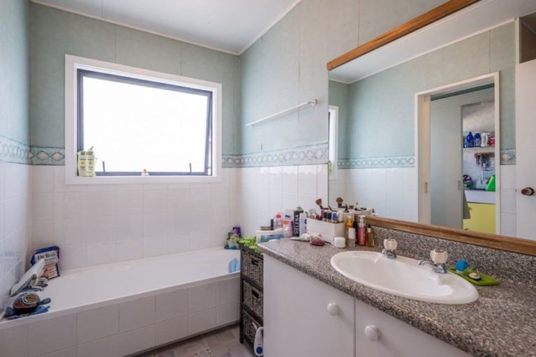 Photo of property in 8a Elder Grove, Paraparaumu, 5032