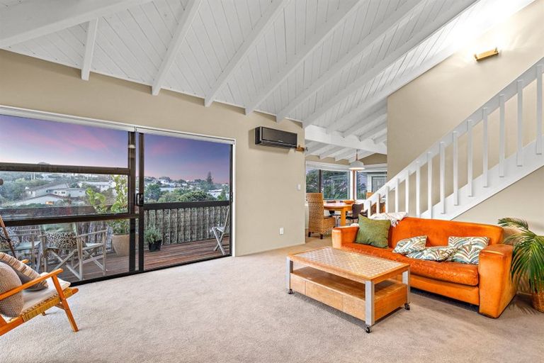 Photo of property in 2/6 Braemar Road, Rothesay Bay, Auckland, 0630