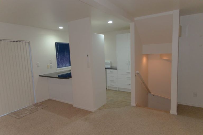 Photo of property in 5/5 Kilham Avenue, Northcote, Auckland, 0627