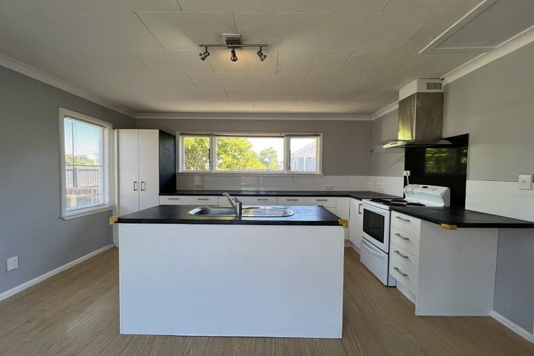Photo of property in 172 Springs Road, Hornby, Christchurch, 8042