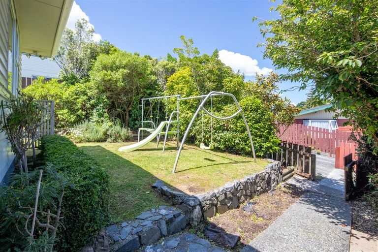 Photo of property in 27 Lomita Road, Johnsonville, Wellington, 6037